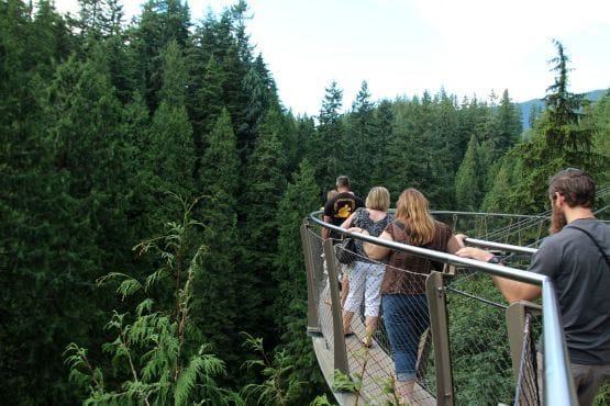Cliffwalk al borde del acantilado