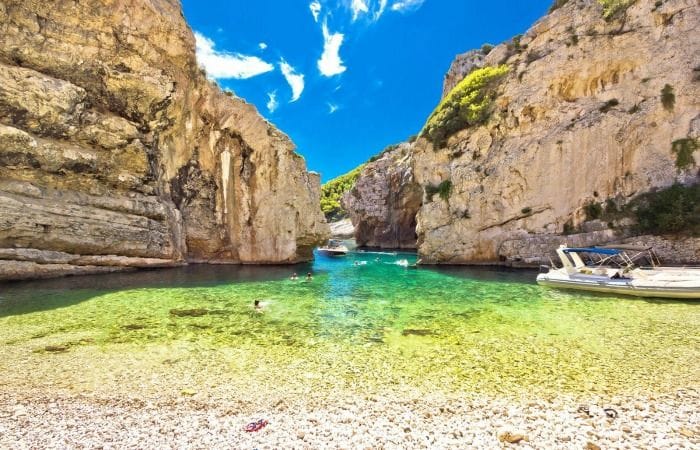 isla vis croacia como llegar