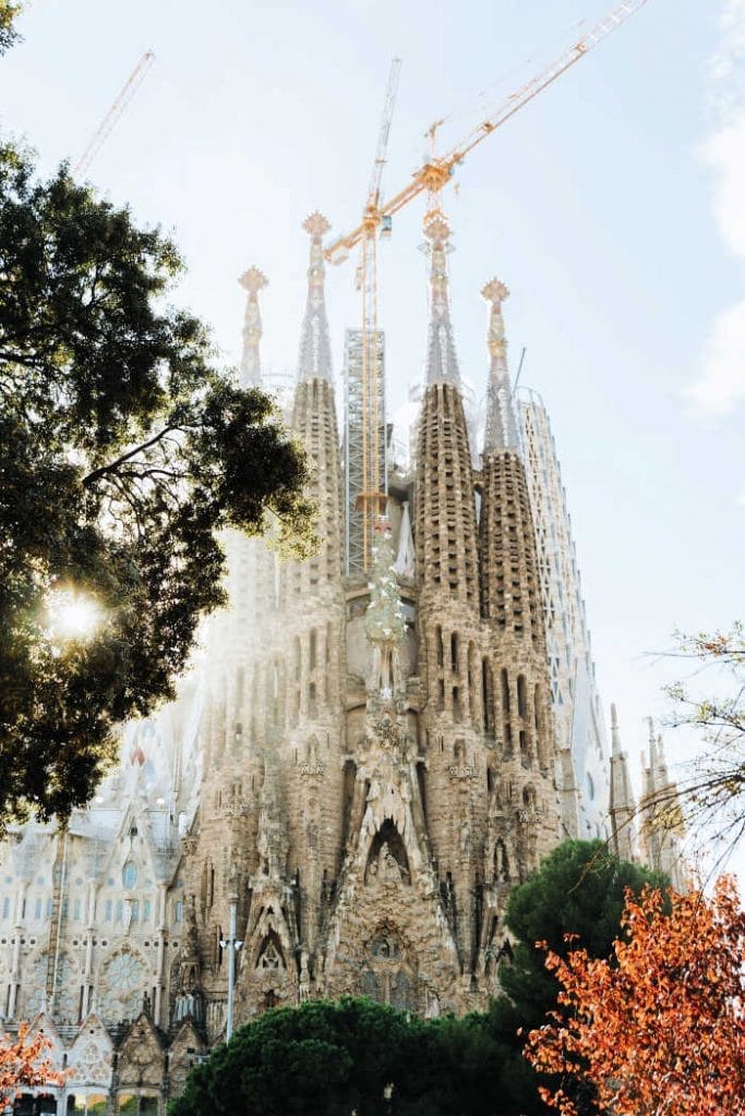 la sagrada familia barcelona 683x1024