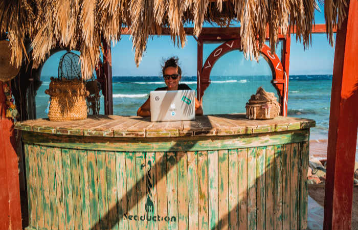 travel nomadic