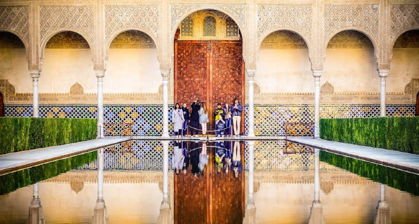Viajar a Granada: Lugares que Inspiran y un Buen Descanso Garantizado