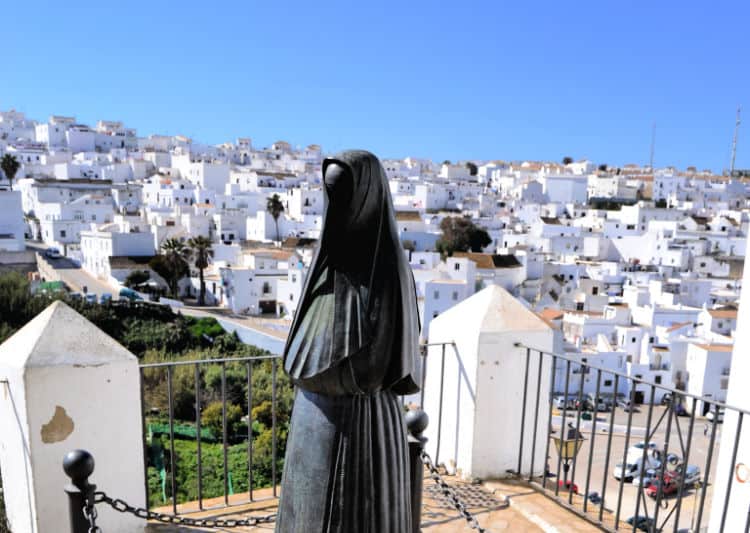 La Cobijada la mujer de Vejer de la Frontera