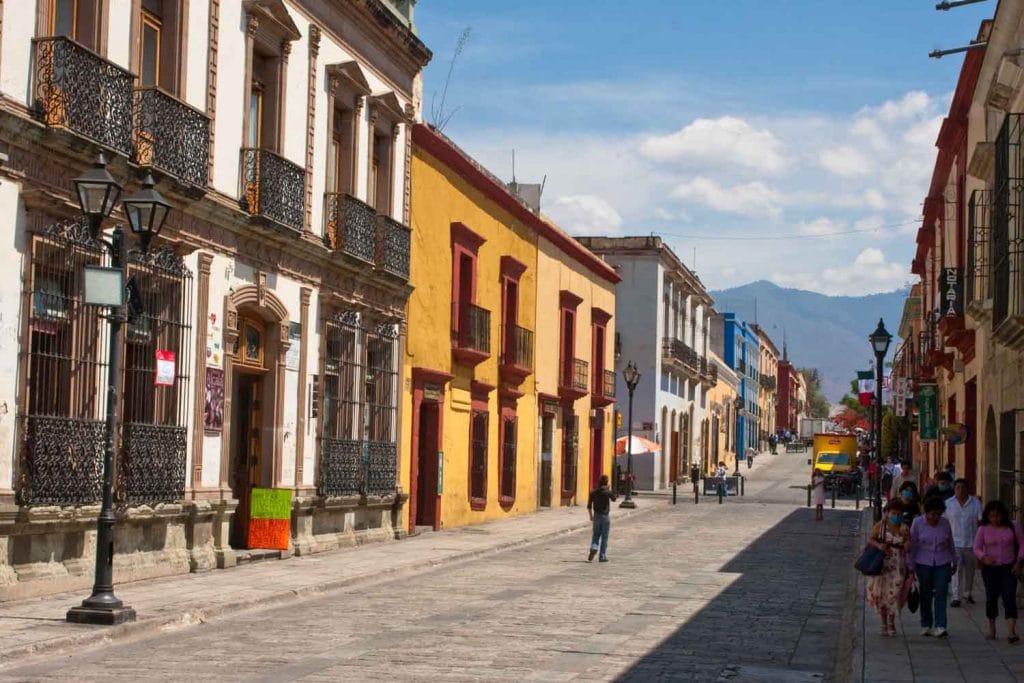 Oaxaca old town street mexico 1024x683