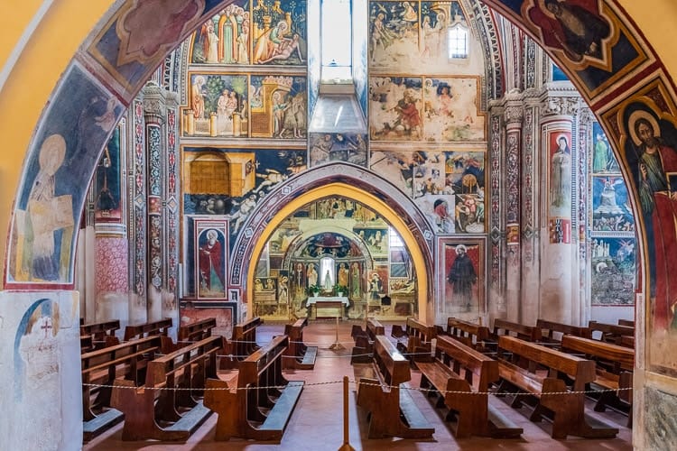Interior de la catedral en galatina Italia
