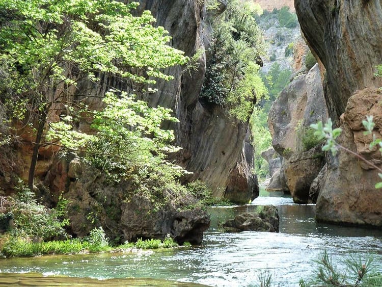 Vistas del Barranco de Ventano del Diablo desde el rio Jucar