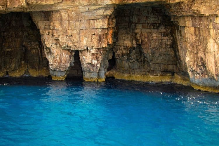 Gace littele pants caves in Vis Island