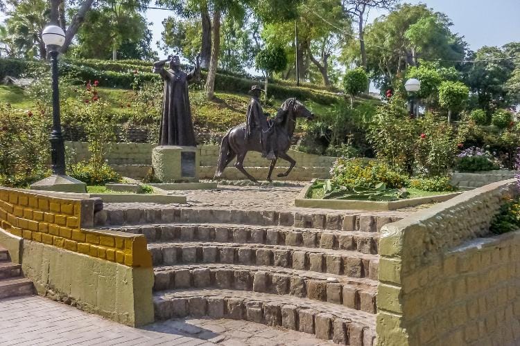 Plaza con Esculturas en Distrito de Barranco en Lima Peru