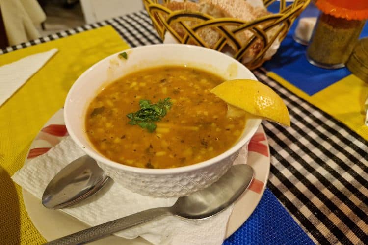 Sopa Harira tipica que comer en Marrakech