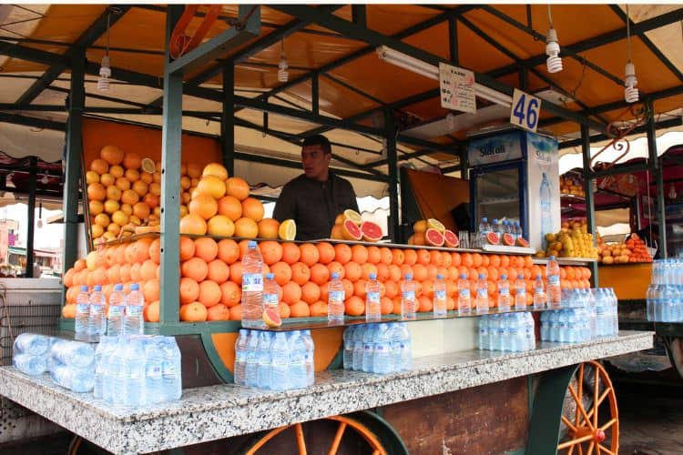 Vendedor de zumo de naranja en la Plaza de Yamaa el Fna