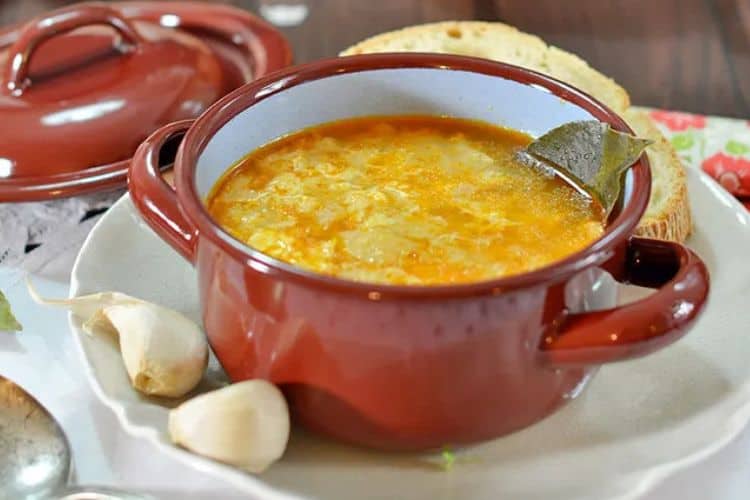 La sopa de ajo es uno de los platos tipicos de Toledo