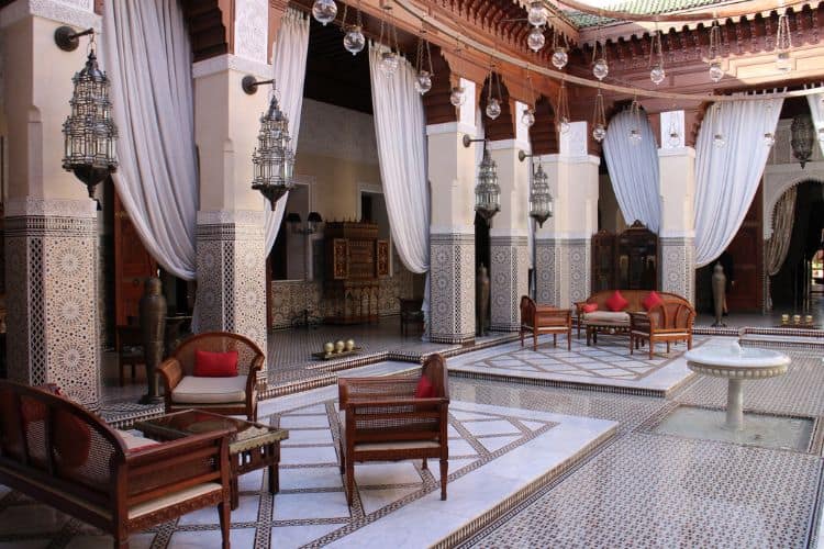 Patio de uno de los hoteles riad en Marrakech