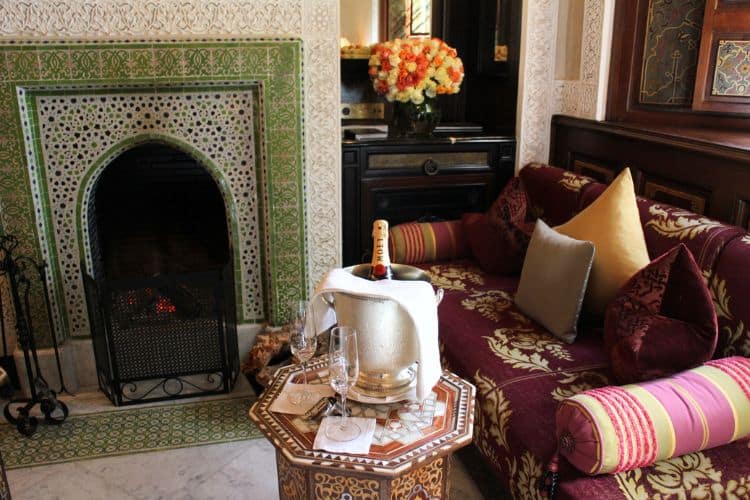 Salon de uno de los riads privados del Royal Mansour uno de los mejores hoteles de lujo en Marrakech