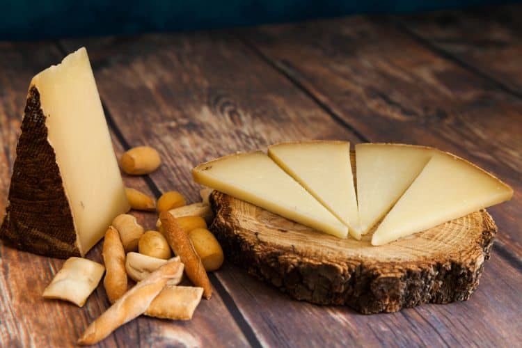 queso Manchego uno de los productos tipicos de Toledo