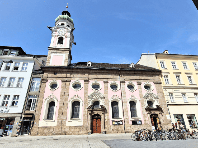 Capilla de San Jorge en la calle Maria Theresien Strasse