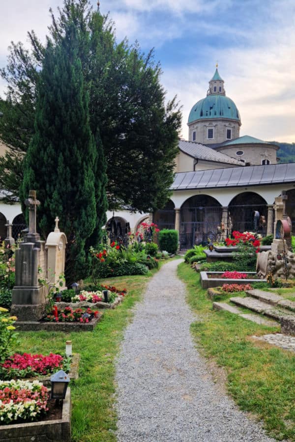 Cementerio de la Abadia de San Pedro uno de los basicos que ver en Salzburgo Austria