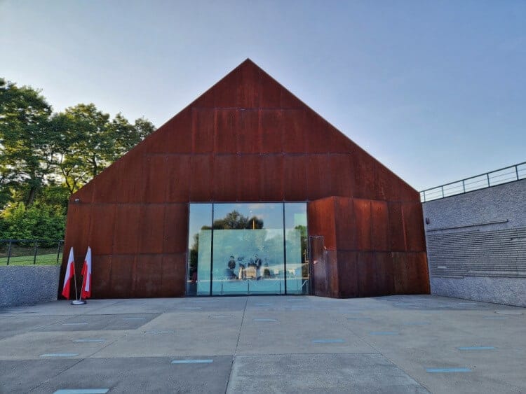 Exterior Museo de la Santa Familia de los Ulma