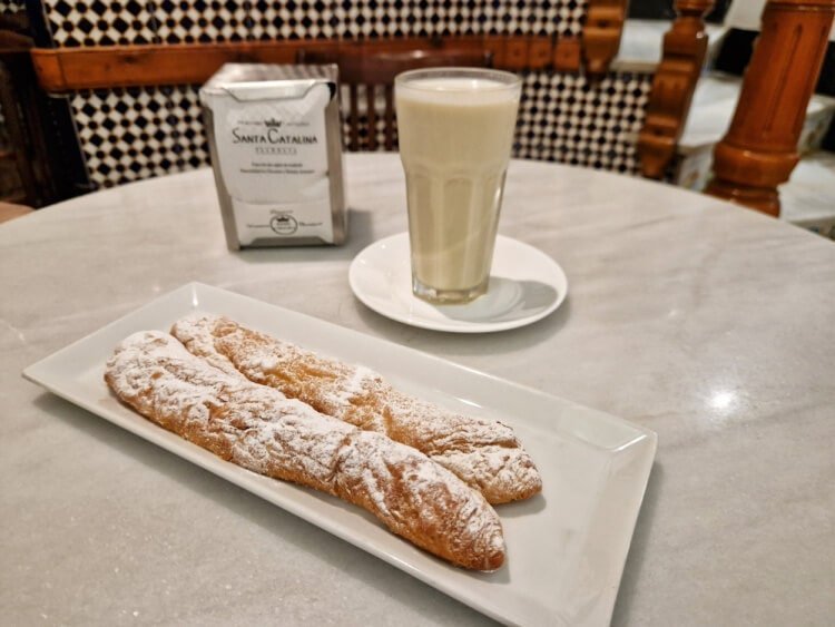 Horchata con fartons en Valencia